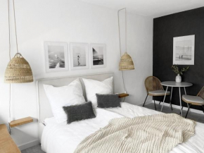 Seaside Rooms - Zentrales Design-Apartment mit Balkon & Parkplatz - 2 Minuten zum Strand